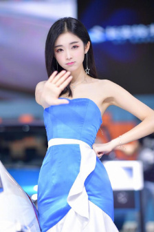 丰满少妇张开大白腿摄影图片